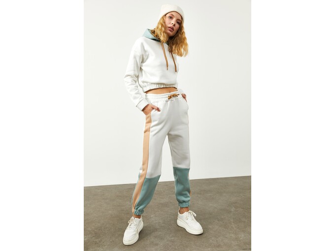 zenske-trenerke-jeftino